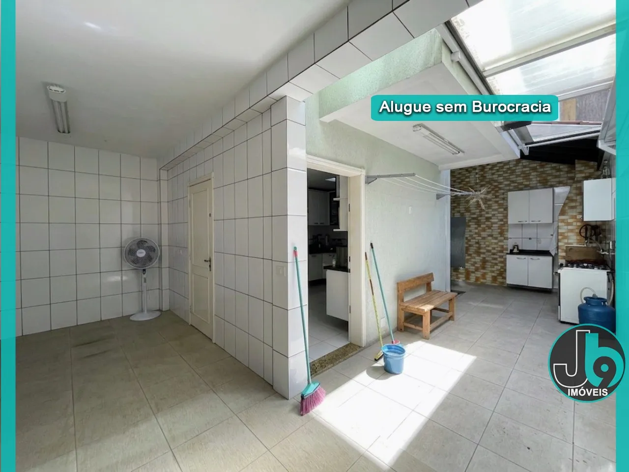 360 m² townhouse with 3 en-suite bedrooms and parking — photo 51