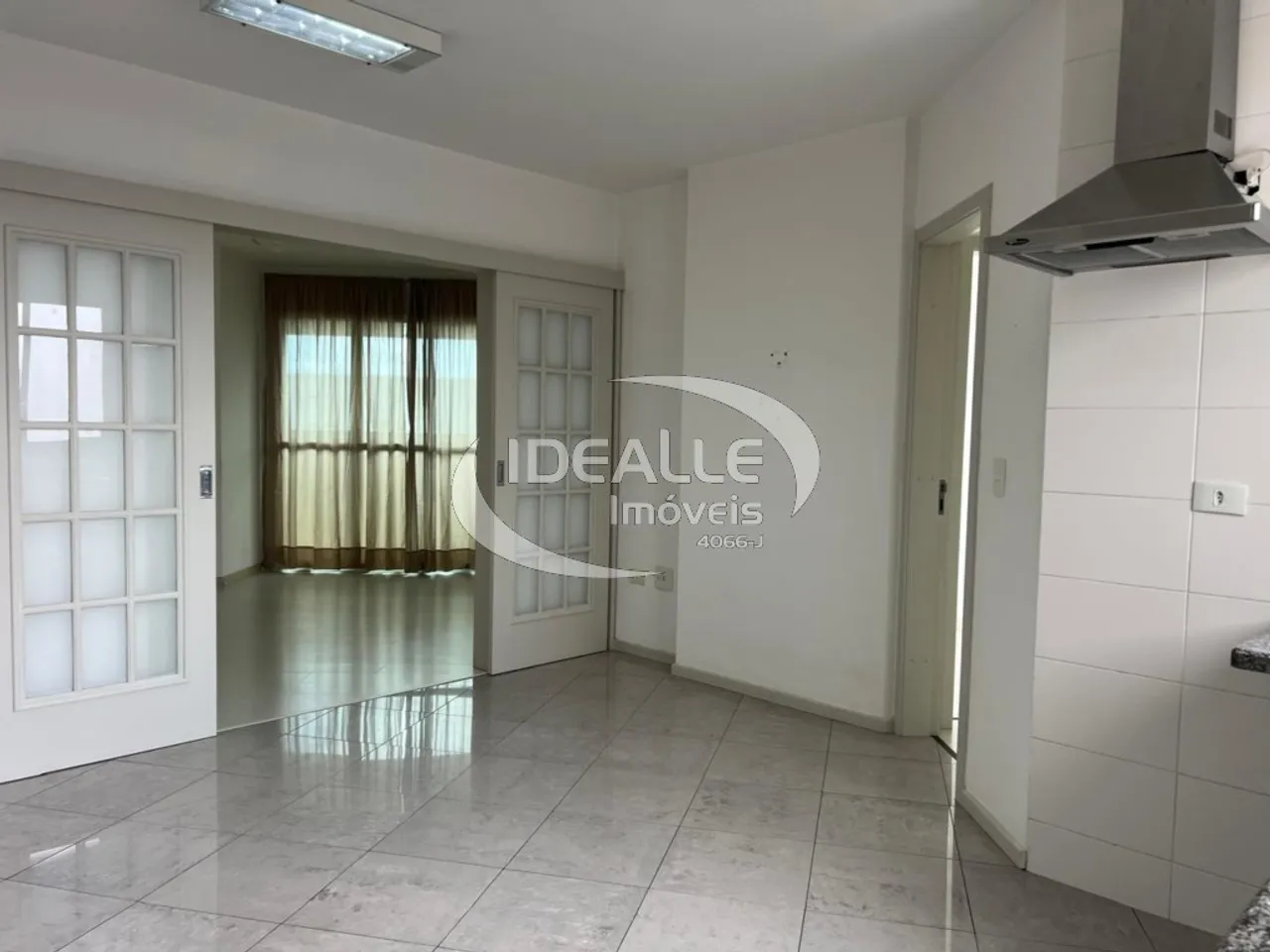 3-bedroom apartment with enclosed balcony and 2 parking spots — photo 12