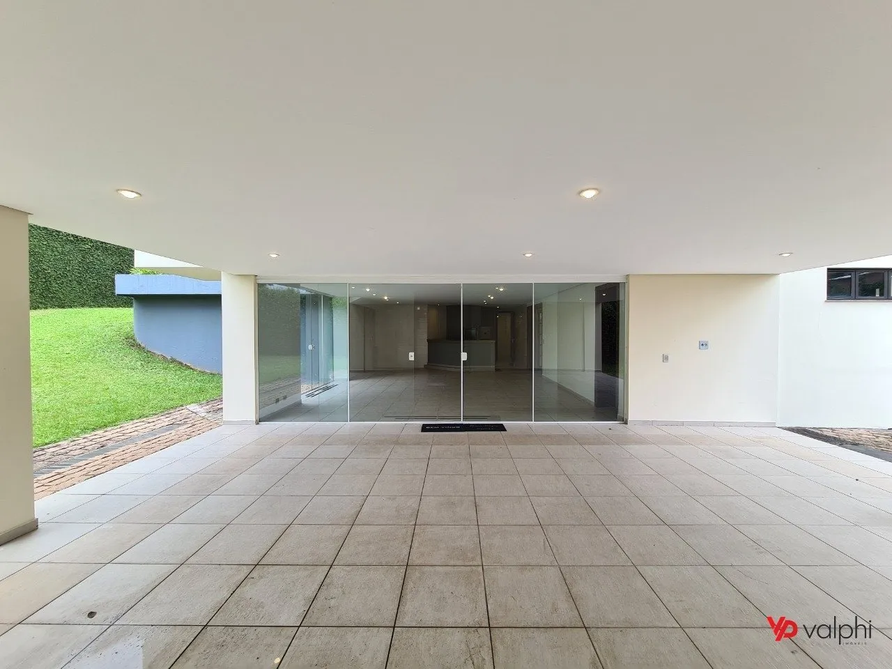 Condo house with 3 en-suite bedrooms and private garden — photo 28