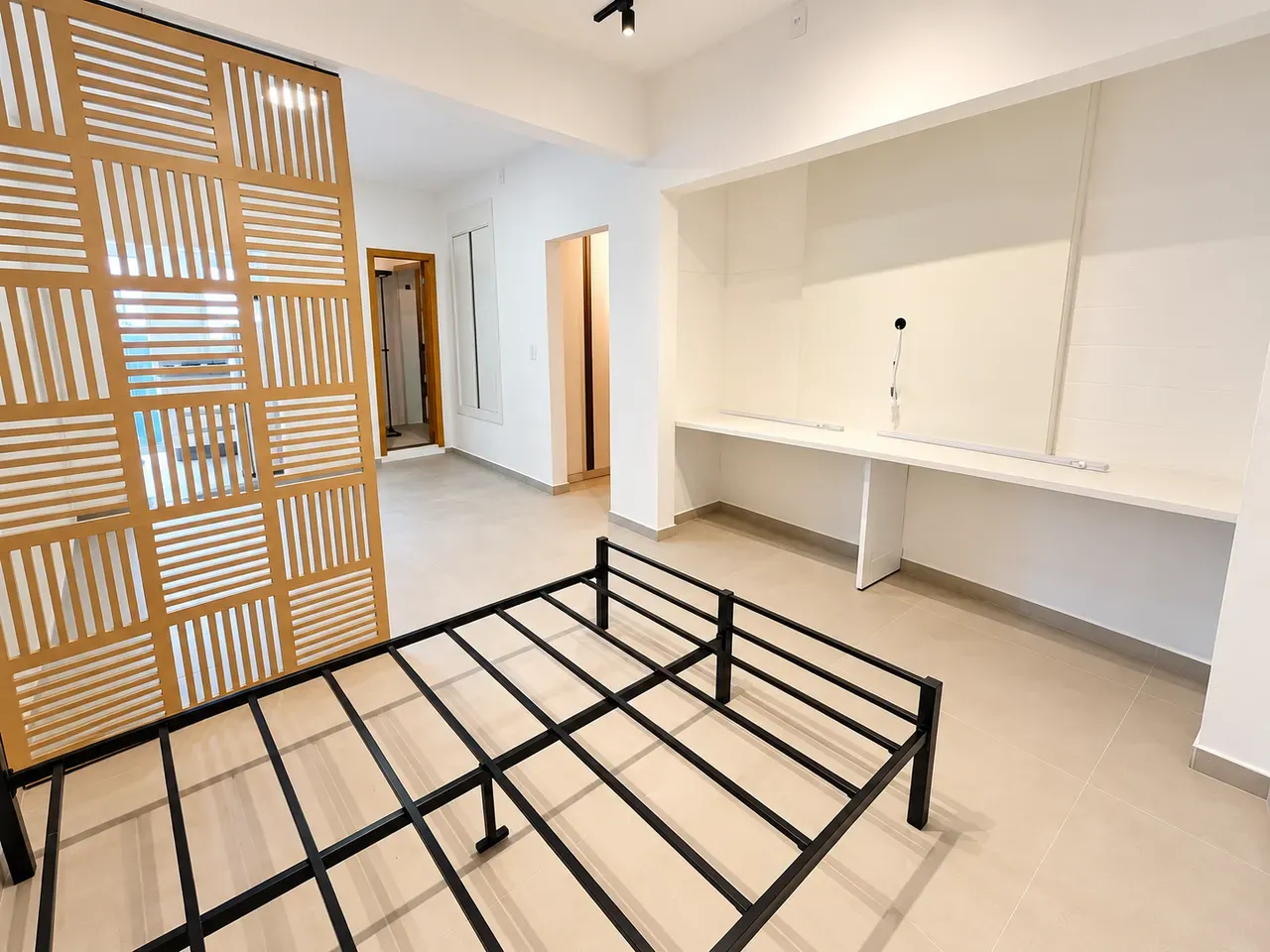 28 m² studio with a home office and a dryer — photo 13
