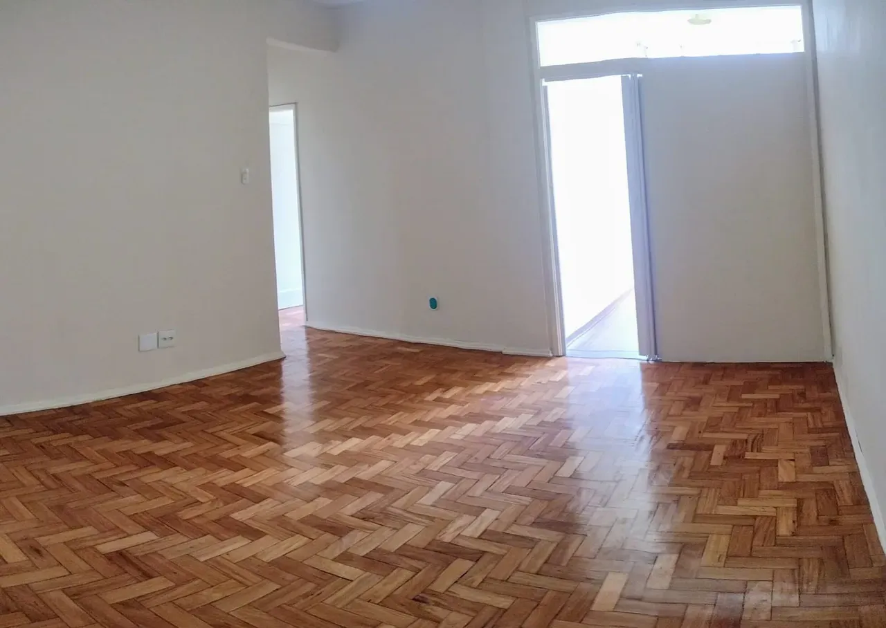 Apartment on the 4th floor with wood or laminate floors — photo 6