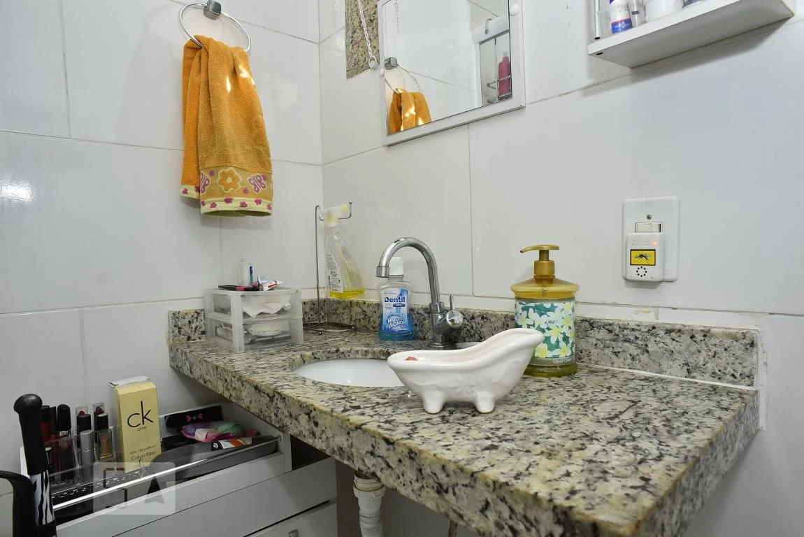 Furnished house with 2 en-suite bedrooms and laundry area — photo 30