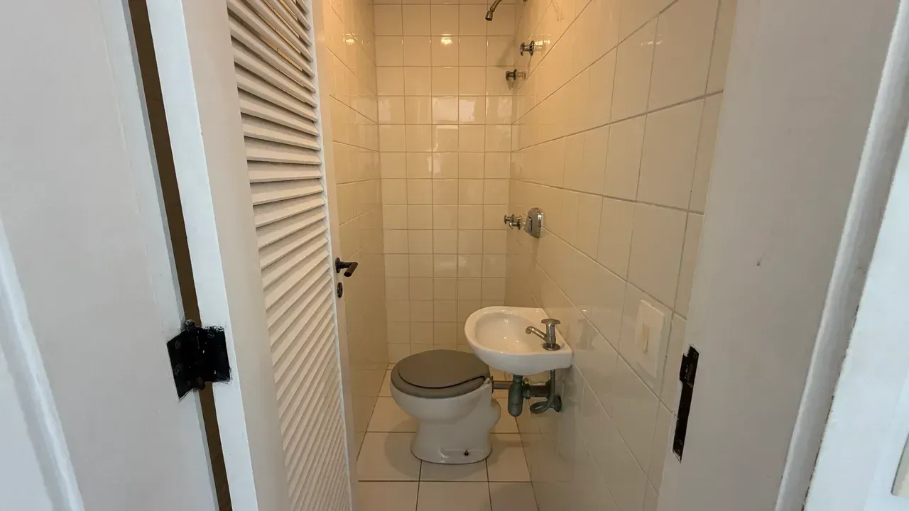 Квартира з 3 спальнями, окремою кухнею та 3 місцями паркування — photo 18