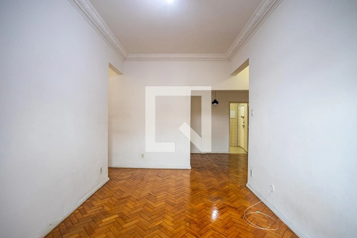 Wood or laminate floors in a 3-bedroom apartment, 85 m² — photo 27