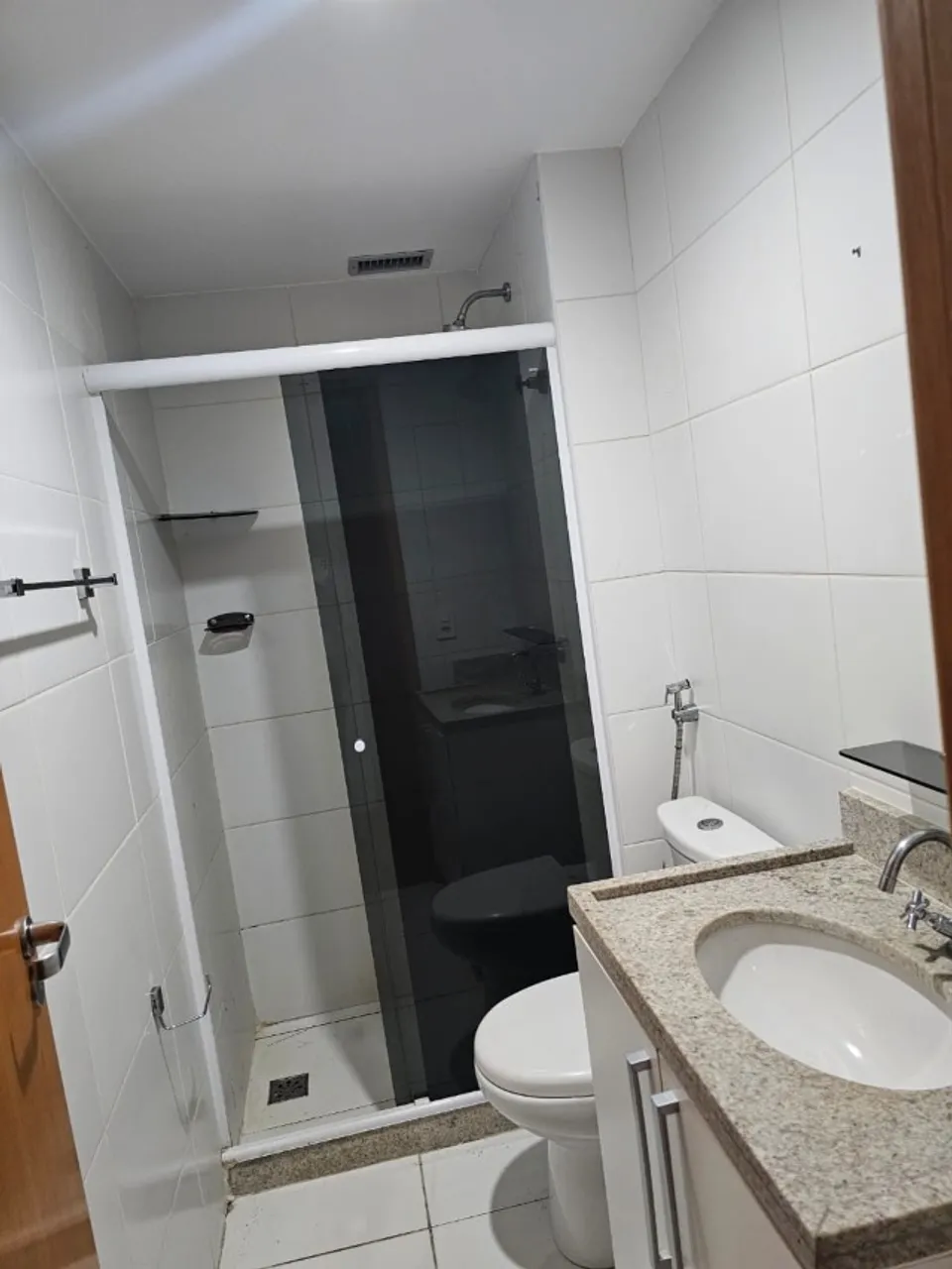 2-bedroom apartment in a building with a gym — photo 6