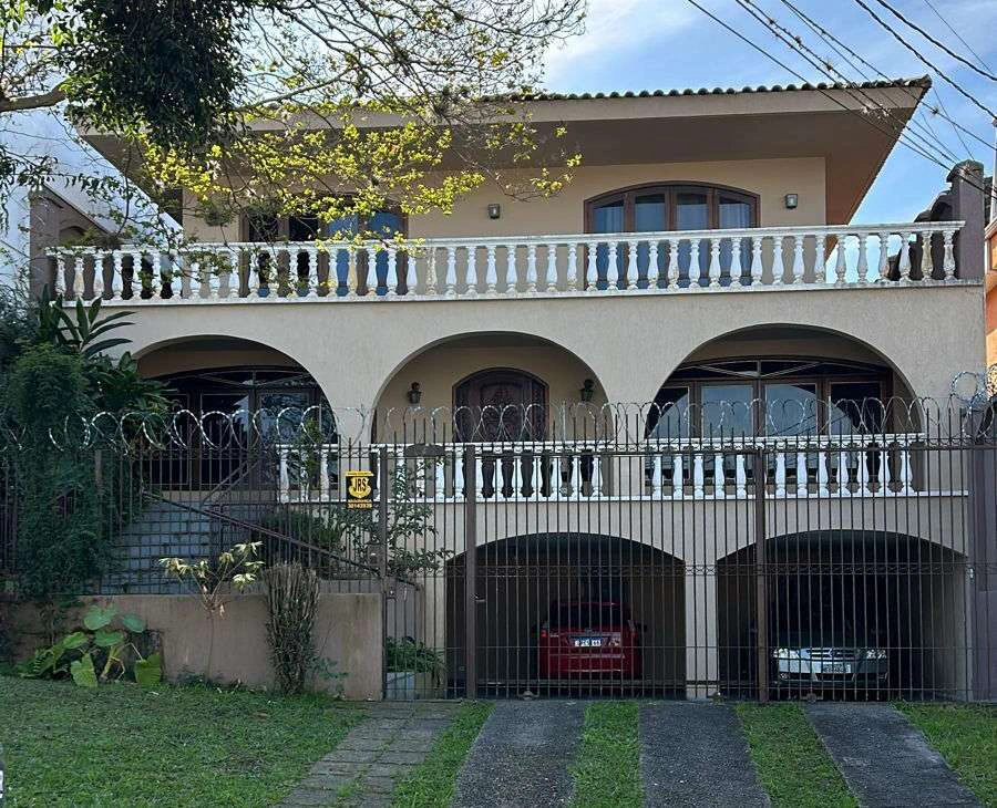 House with 8 bedrooms, 4 en-suites and 459 m²