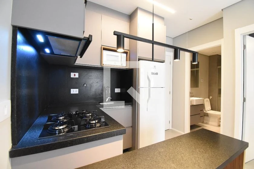 Estudio amueblado con cocina americana y balcón — photo 4
