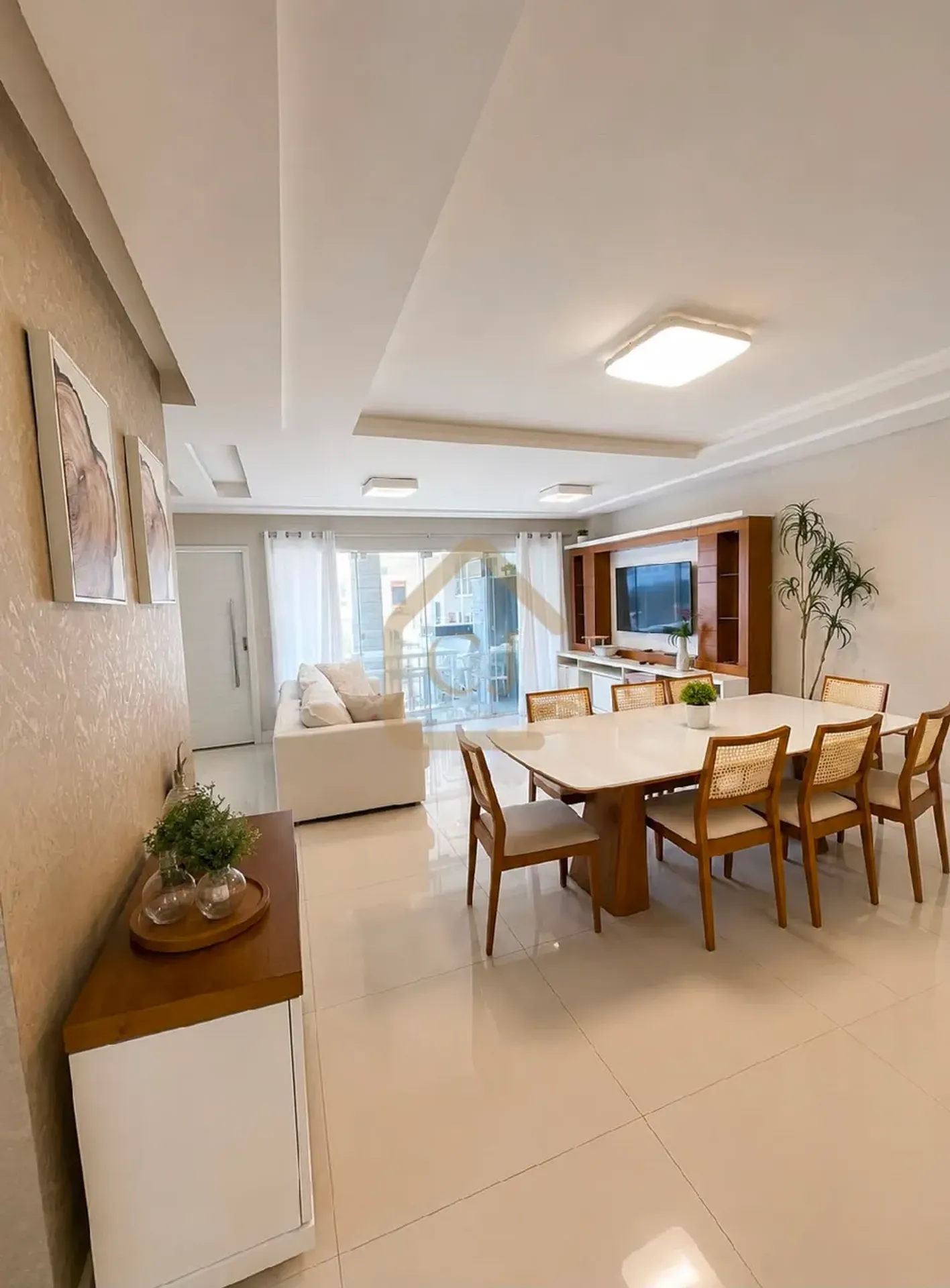 5-bedroom house with a private pool — photo 2