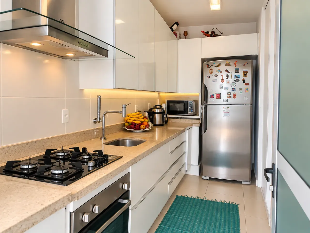 2-bedroom apartment in a building with a coworking space — photo 2