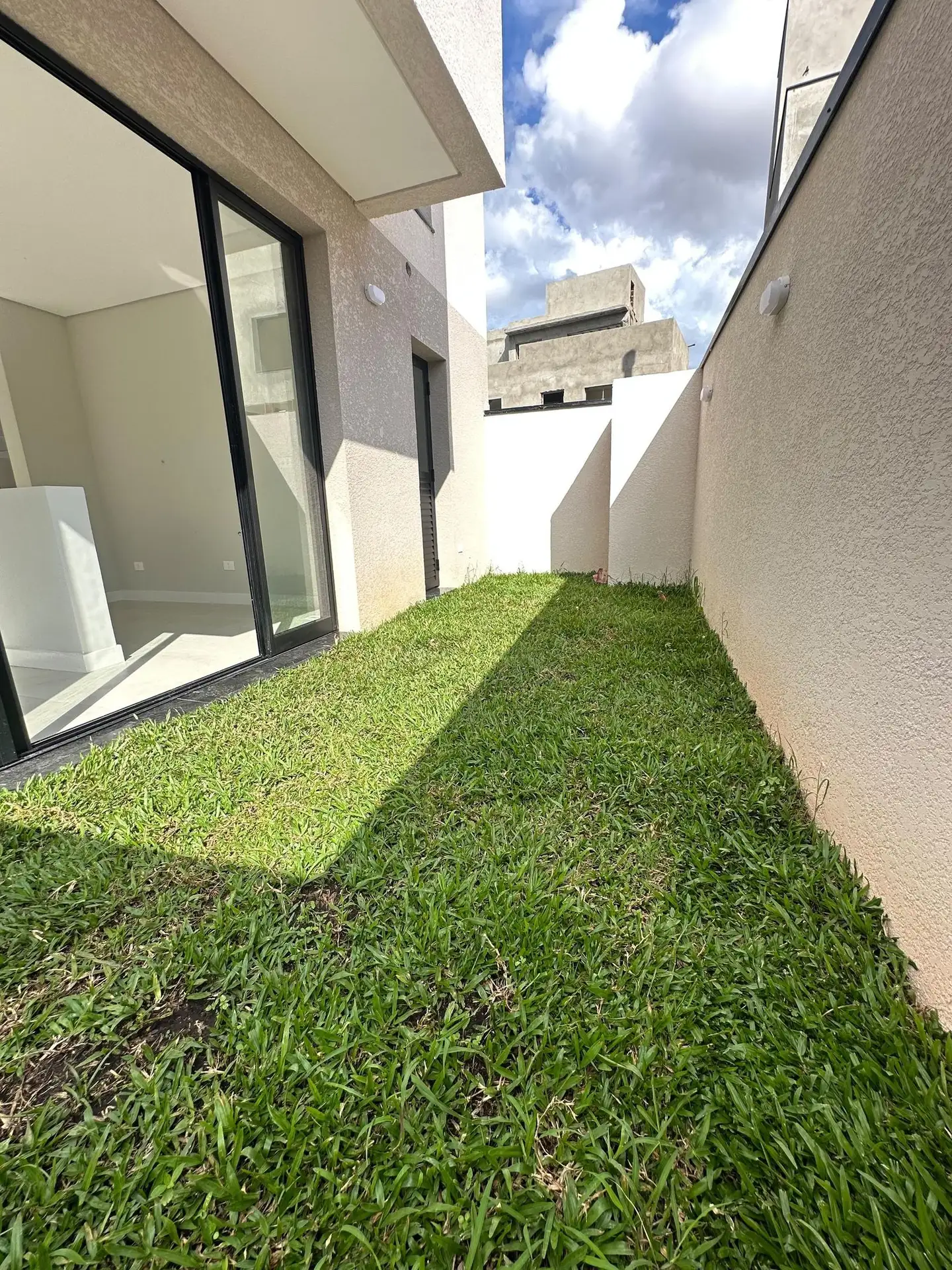 3-bedroom house with floor-to-ceiling windows in Curitiba — photo 26