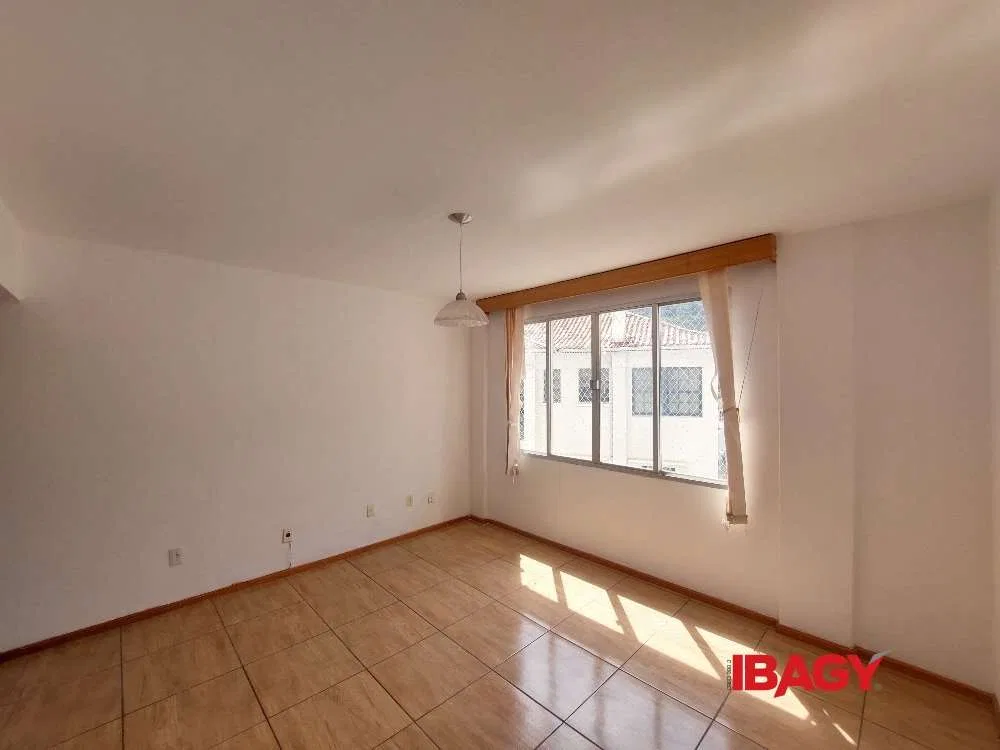 Furnished apartment with a closed kitchen and balcony