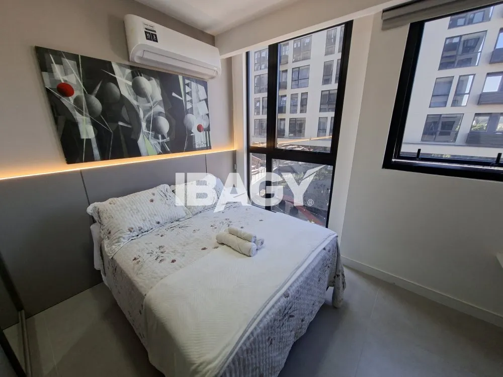 Furnished studio with a glass-enclosed balcony — photo 67