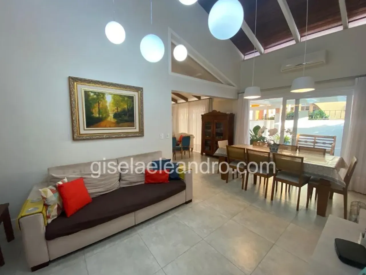Furnished house with 4 bedrooms and 4 bathrooms