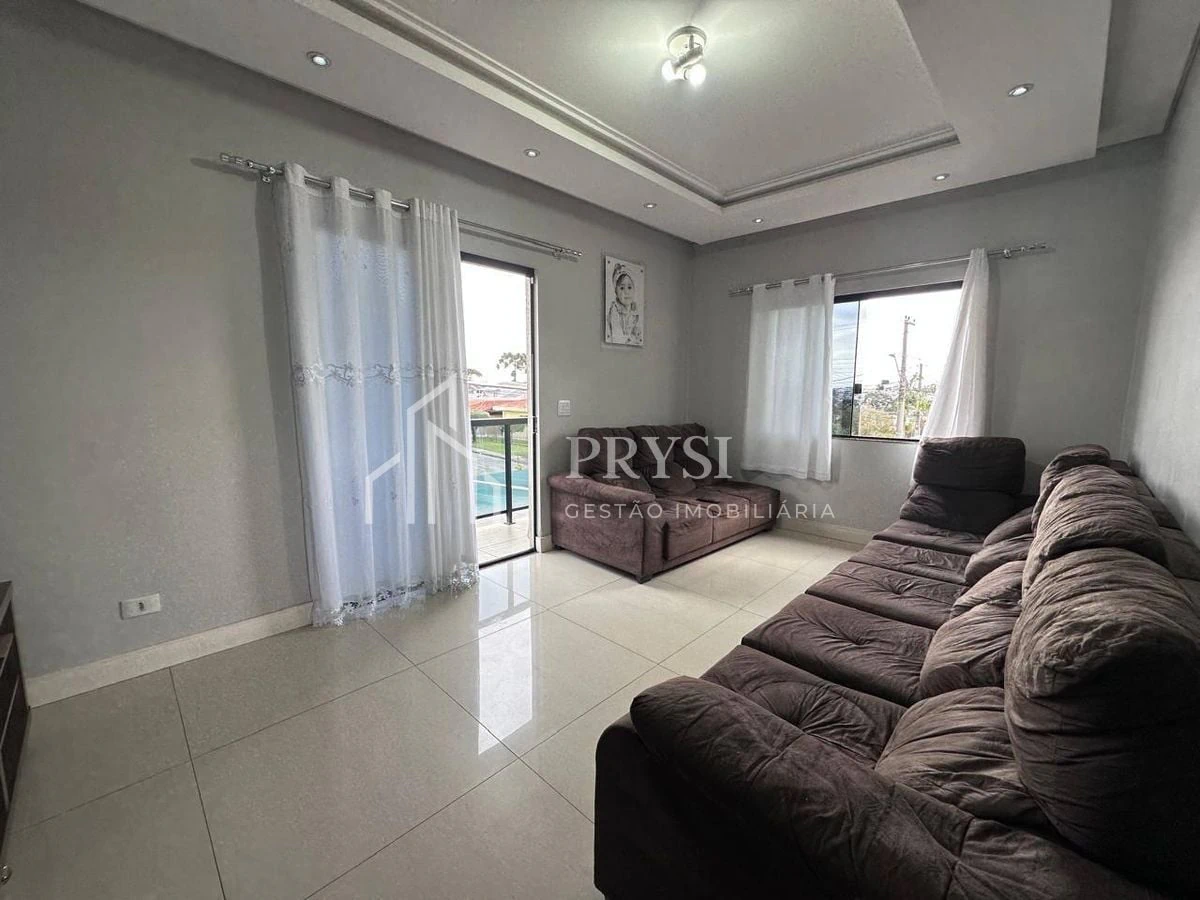 3-bedroom house with a washing machine in Curitiba