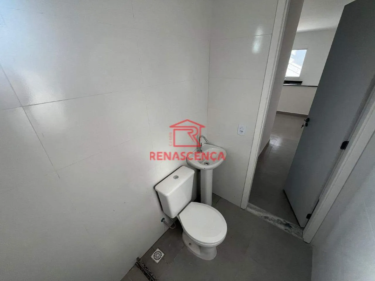 Casa com 1 quarto e cozinha aberta com fogão compacto — photo 17