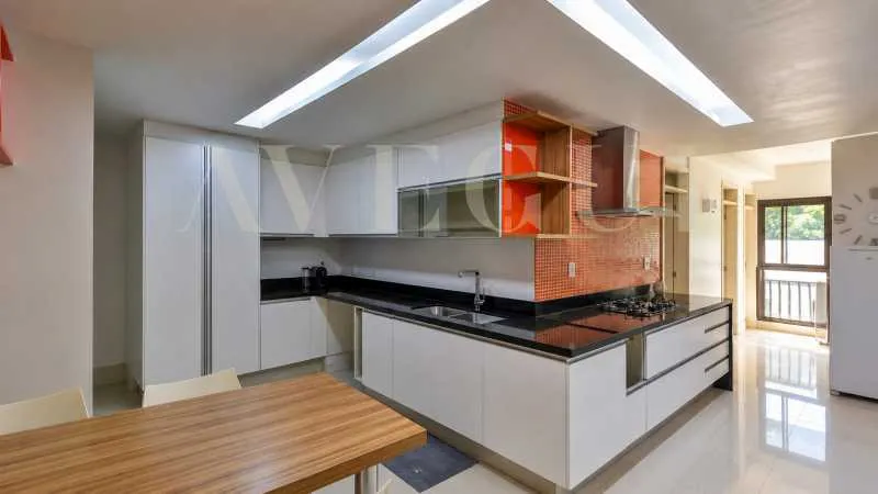 Apartamento de 3 quartos em condomínio com piscina aquecida — photo 16