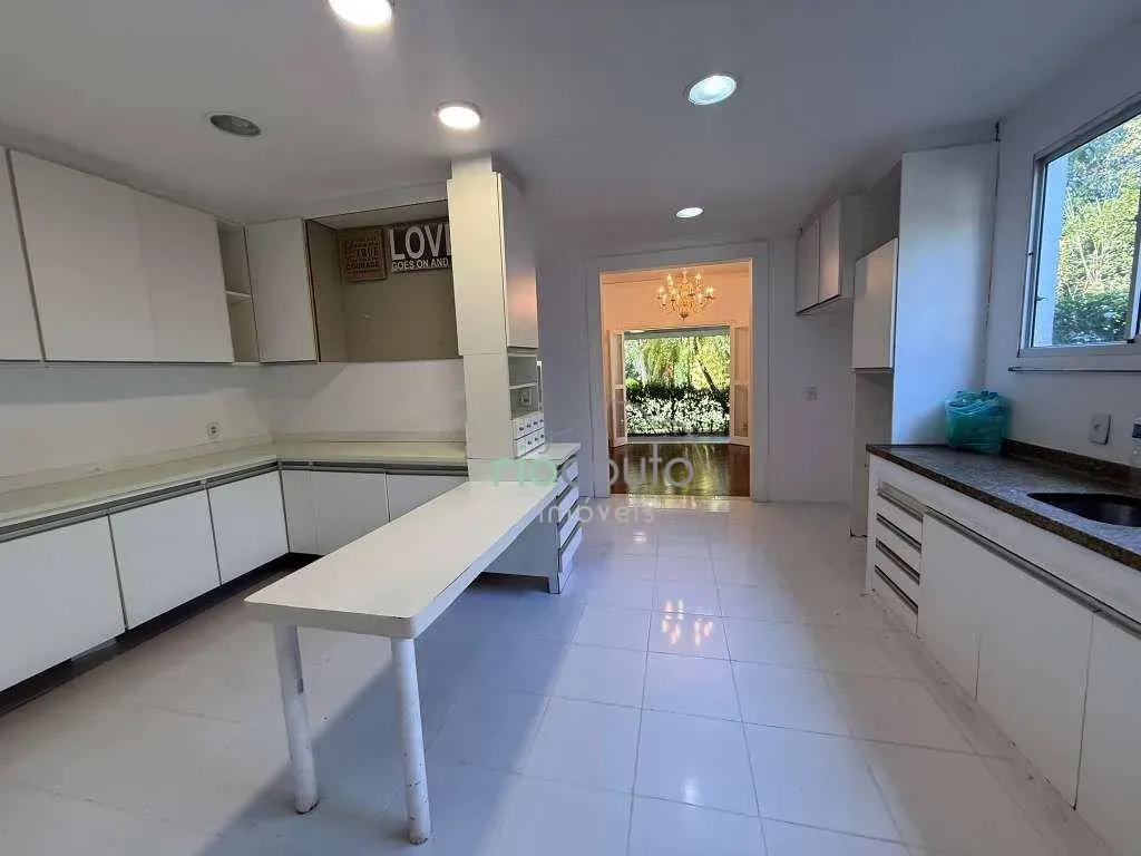 Casa com 5 quartos, 990 m² e 2 vagas, perto das janelas — photo 30