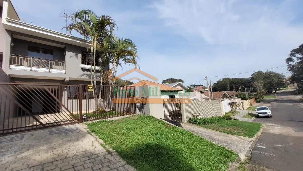 3-bedroom house with suite and separate closed kitchen