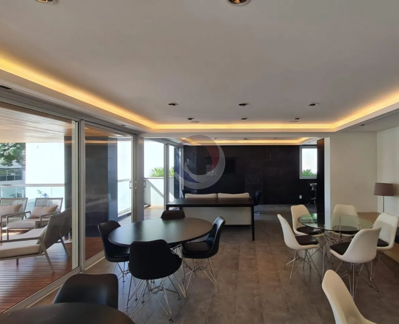 Furnished apartment, 237 m², with floor-to-ceiling windows — photo 25