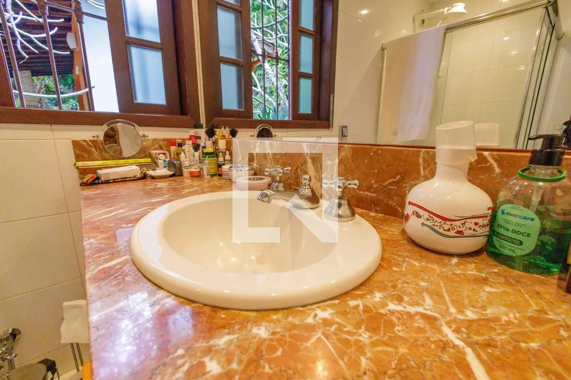 4-bedroom house with a walk-in closet in Rio de Janeiro — photo 19