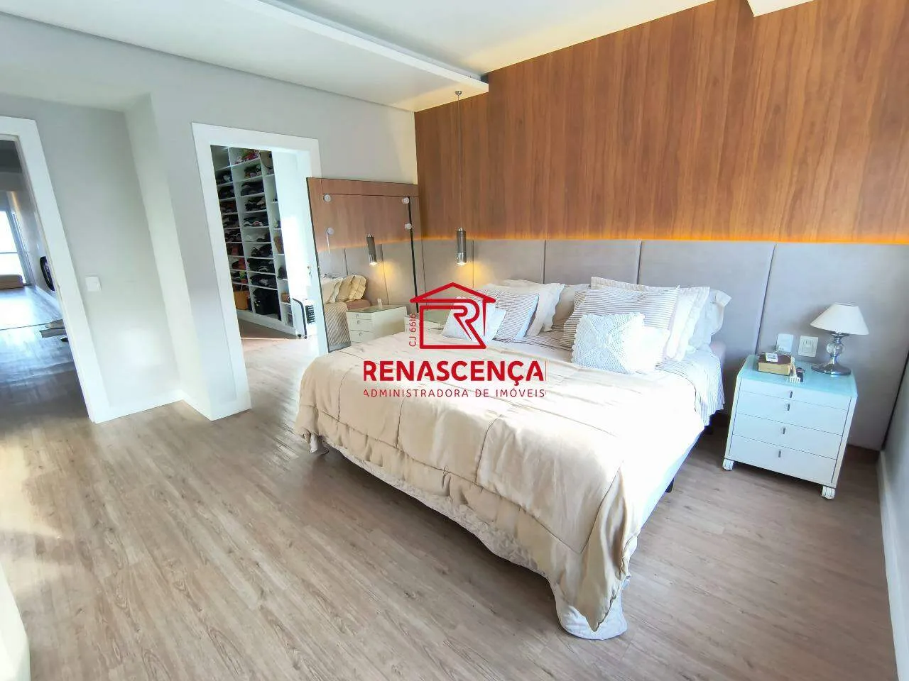 Меблированный дом с 4 спальнями-сюитами и садом 502 м² — photo 29