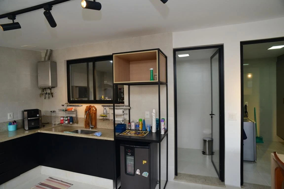 260 m² house with floor-to-ceiling windows and a jacuzzi — photo 41