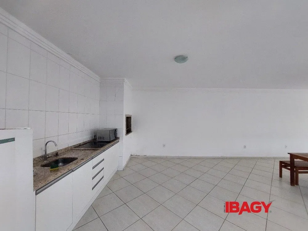 Квартира с 3 спальнями, 102 м², 1 ванная и 2 места — photo 27