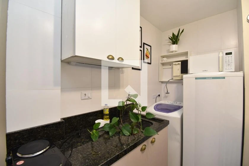 Furnished studio with 1 bedroom and compact cooktop — photo 11