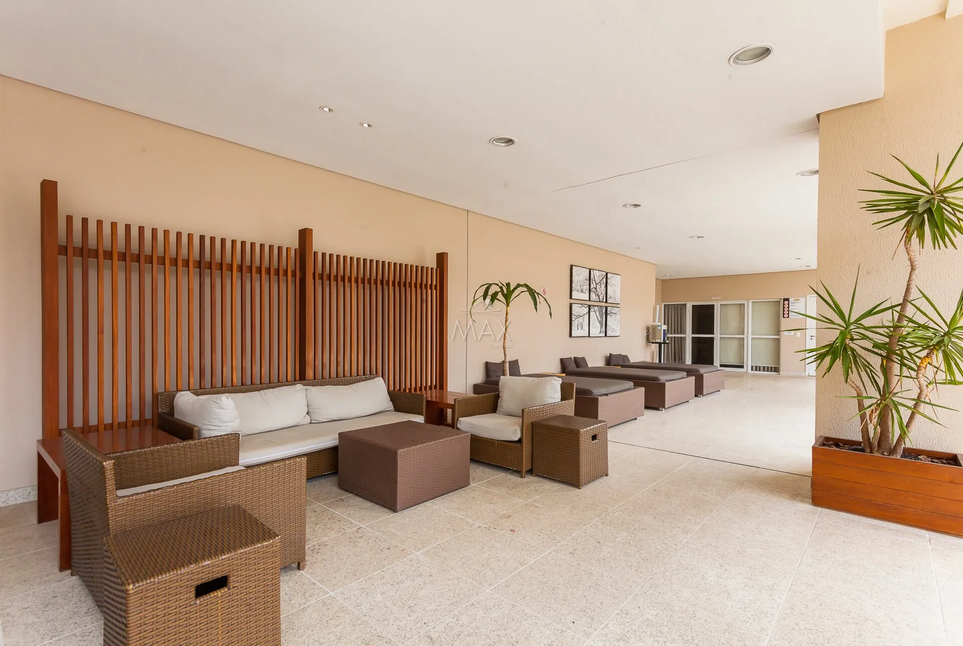 Furnished studio with balcony and open-plan kitchen — photo 29
