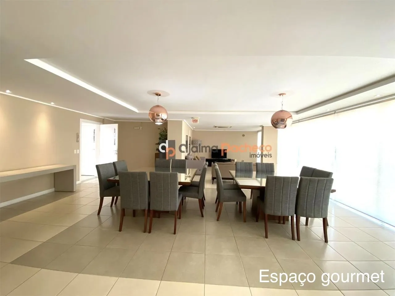 Balcony with a grill in a 2-bedroom apartment, 69 m² — photo 8