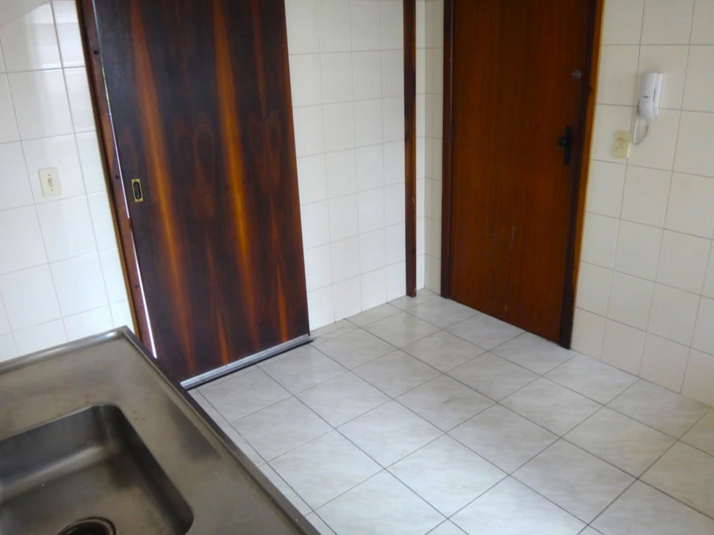 2-bedroom apartment with wood or laminate floors in Curitiba — photo 16