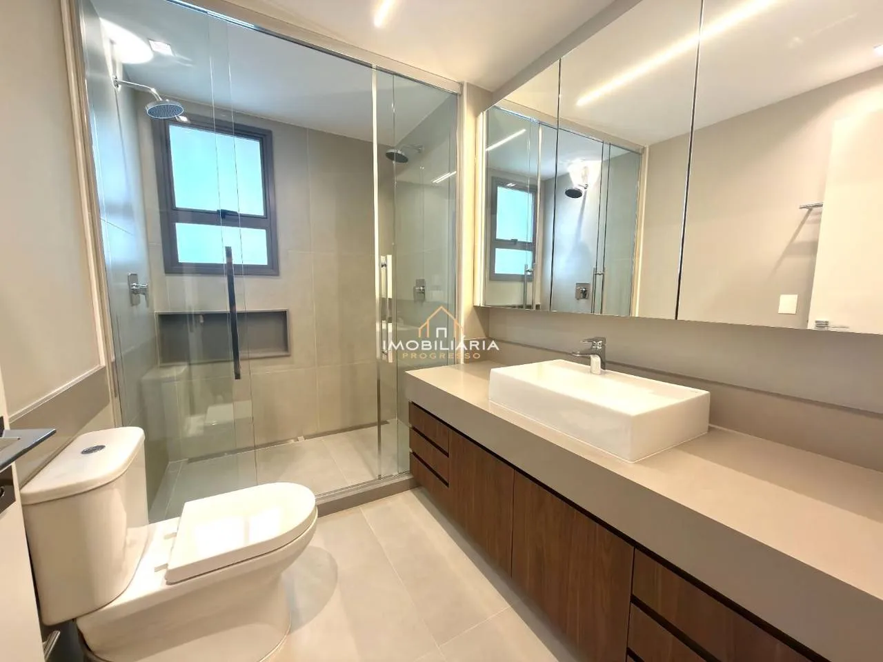 Floor-to-ceiling windows in a 3-bedroom apartment, 138 m² — photo 102