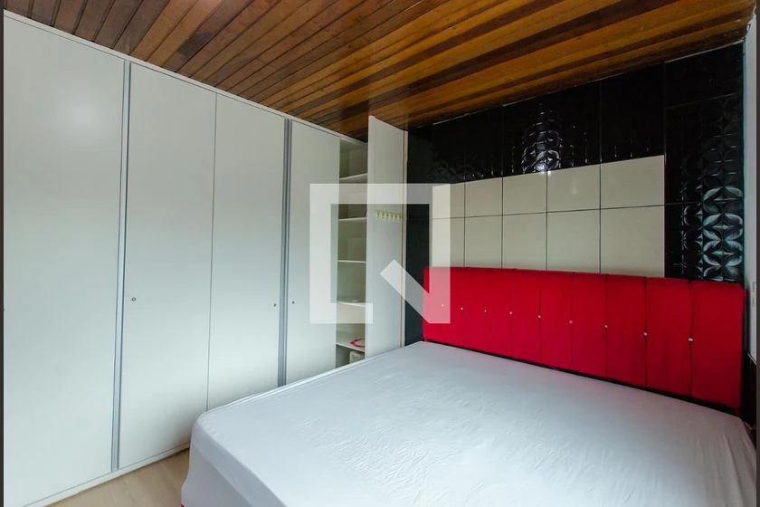 House with 5 bedrooms and parking for 5 cars — photo 4