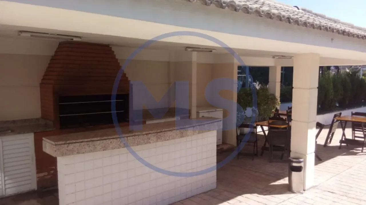 Balcony with a grill in a 3-bedroom apartment, 83 m² — photo 17