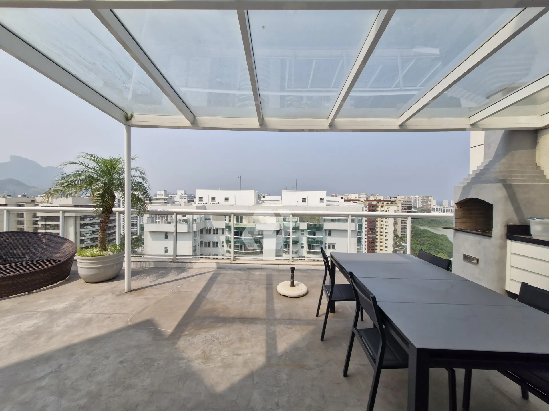 Furnished 4-bedroom apartment with building pool — photo 45