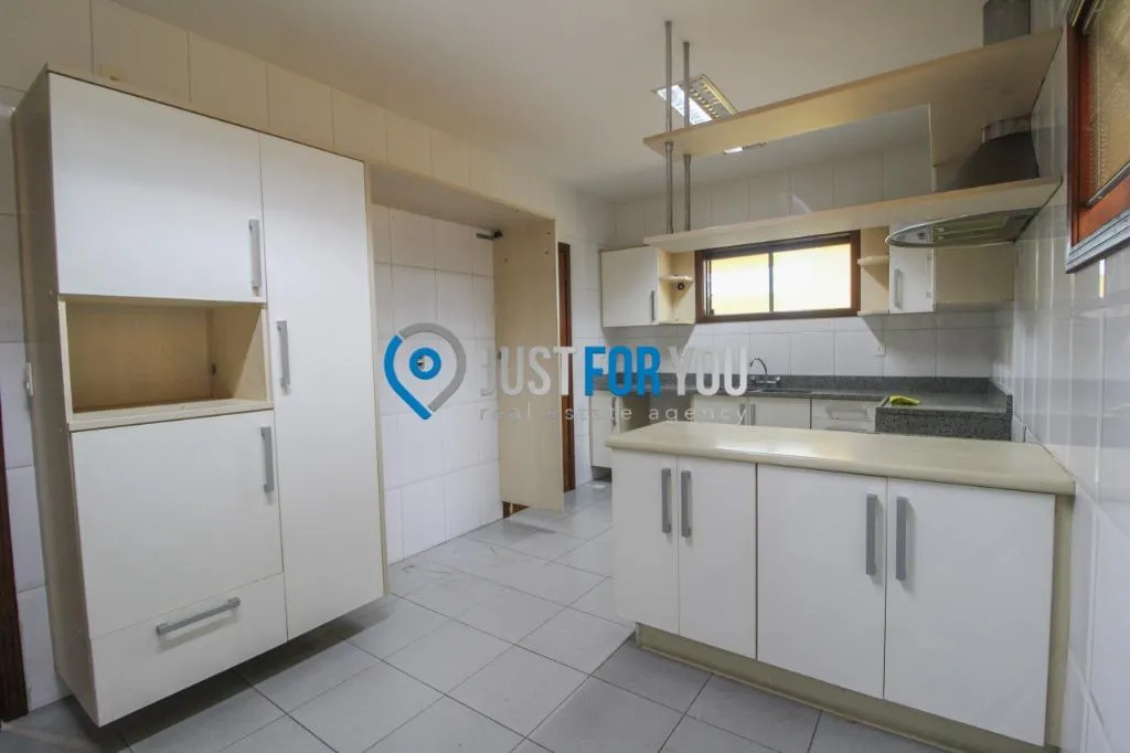 Ванна та 4 спальні: будинок 350 м² — photo 2