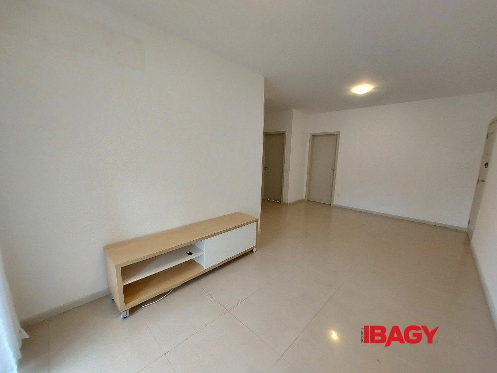 Apartamento de 2 dormitorios con armarios empotrados — photo 4
