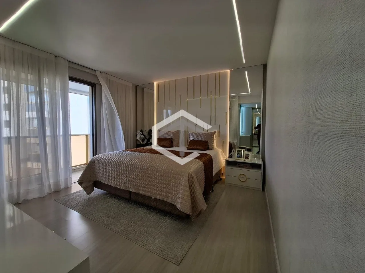 217 m² apartment with a mountain view and a private pool — photo 66