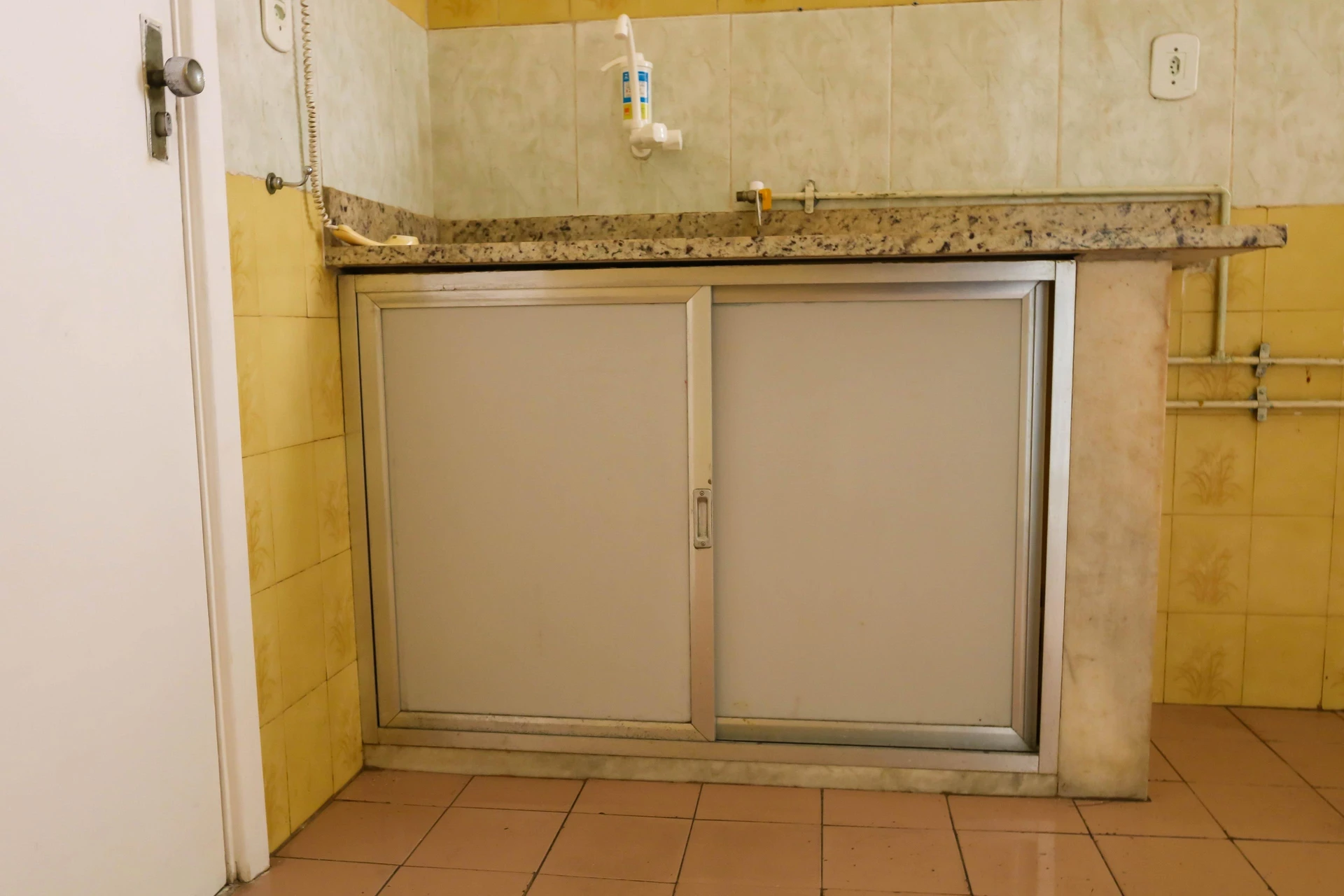 Apartment with 2 bedrooms and an enclosed glass balcony — photo 16