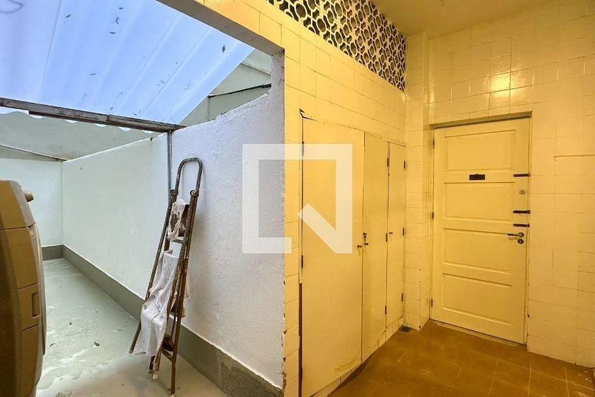 Деревянный пол или ламинат и 4 спальни: квартира 168 м² — photo 37