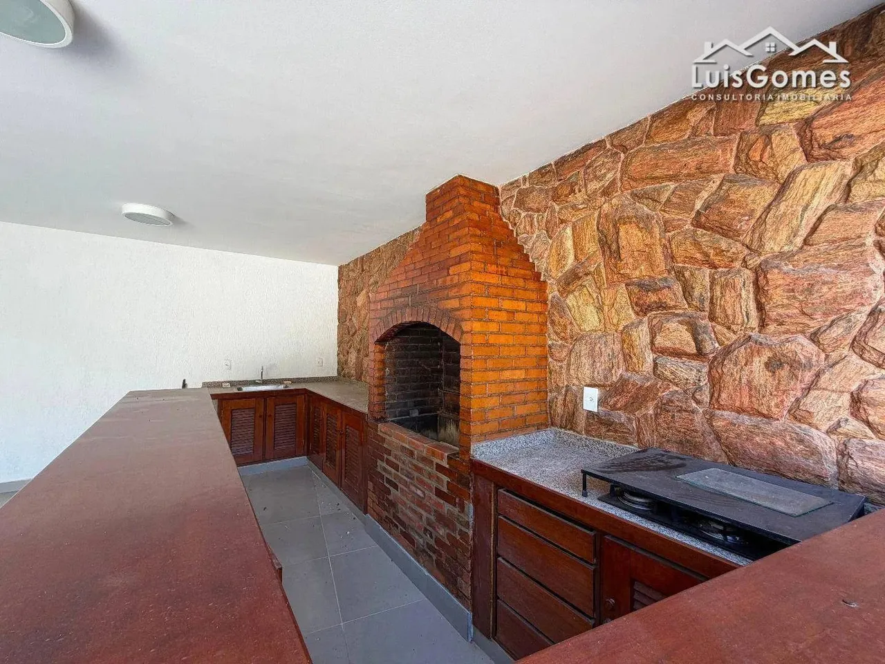 Unfurnished house with 5 bedrooms and 5 bathrooms — photo 3