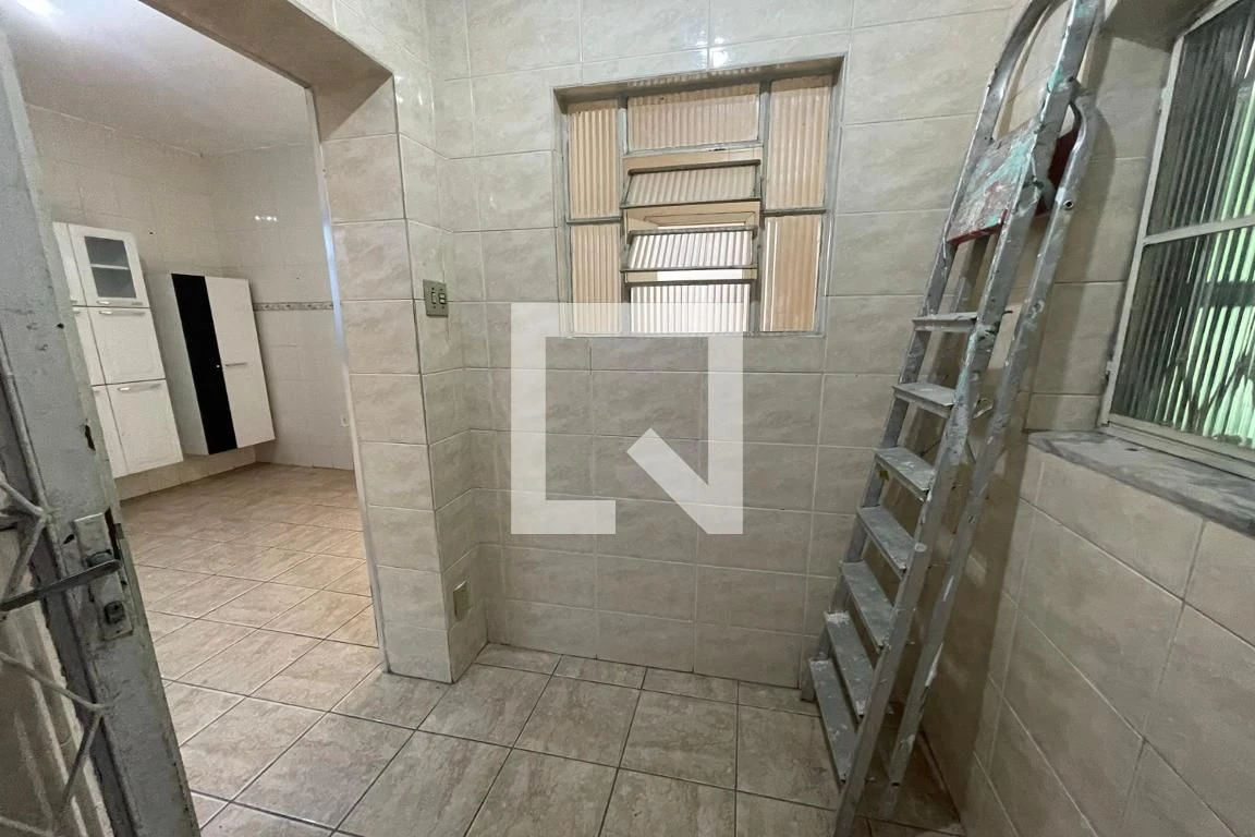 Casa para alugar com 4 quartos, varanda e quintal — photo 18