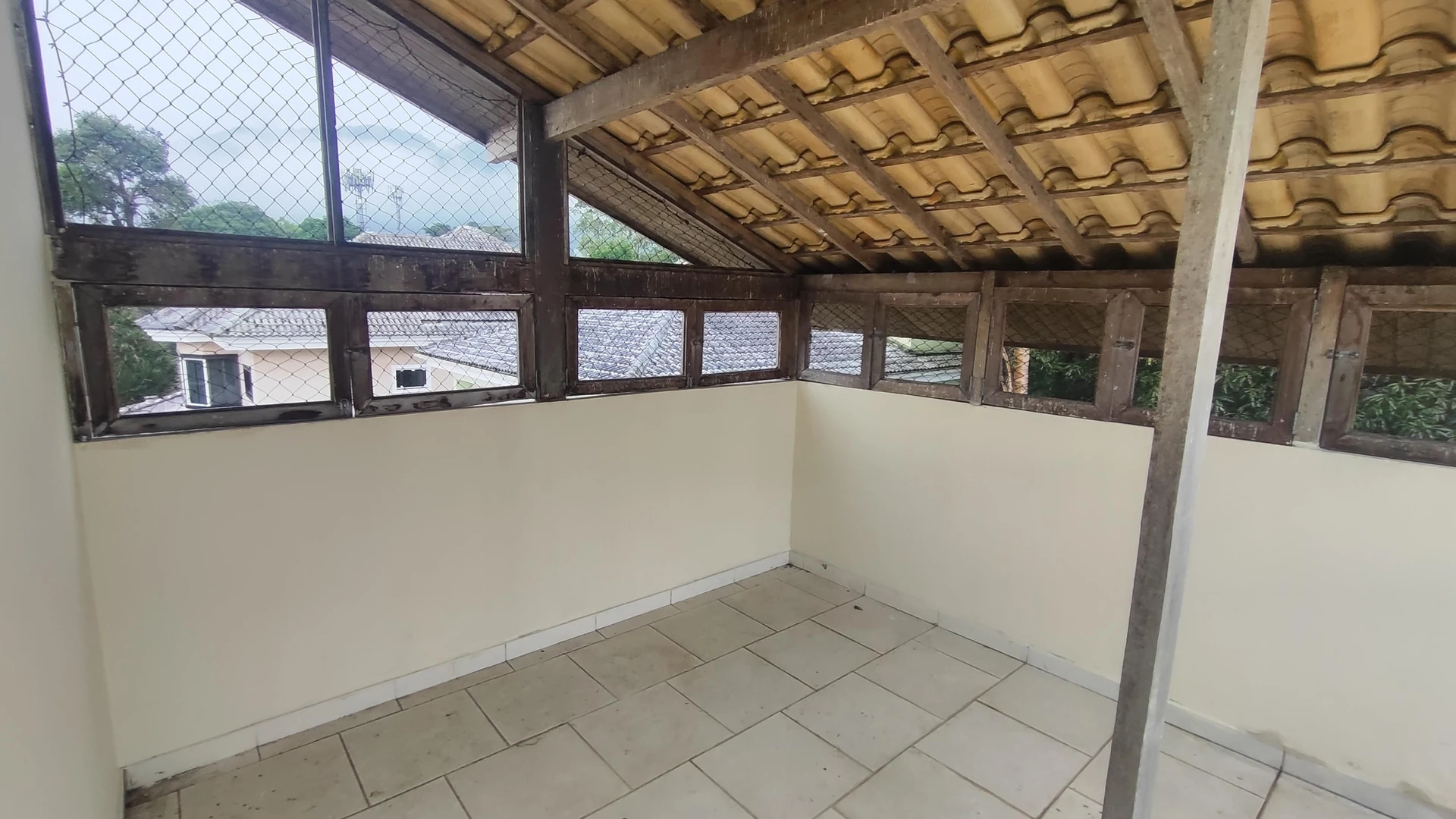 House with 3 bedrooms, 1 en-suite and 4 bathrooms — photo 26