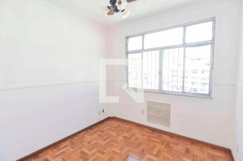 Walk-in closet in a 3-bedroom apartment, 90 m² — photo 4