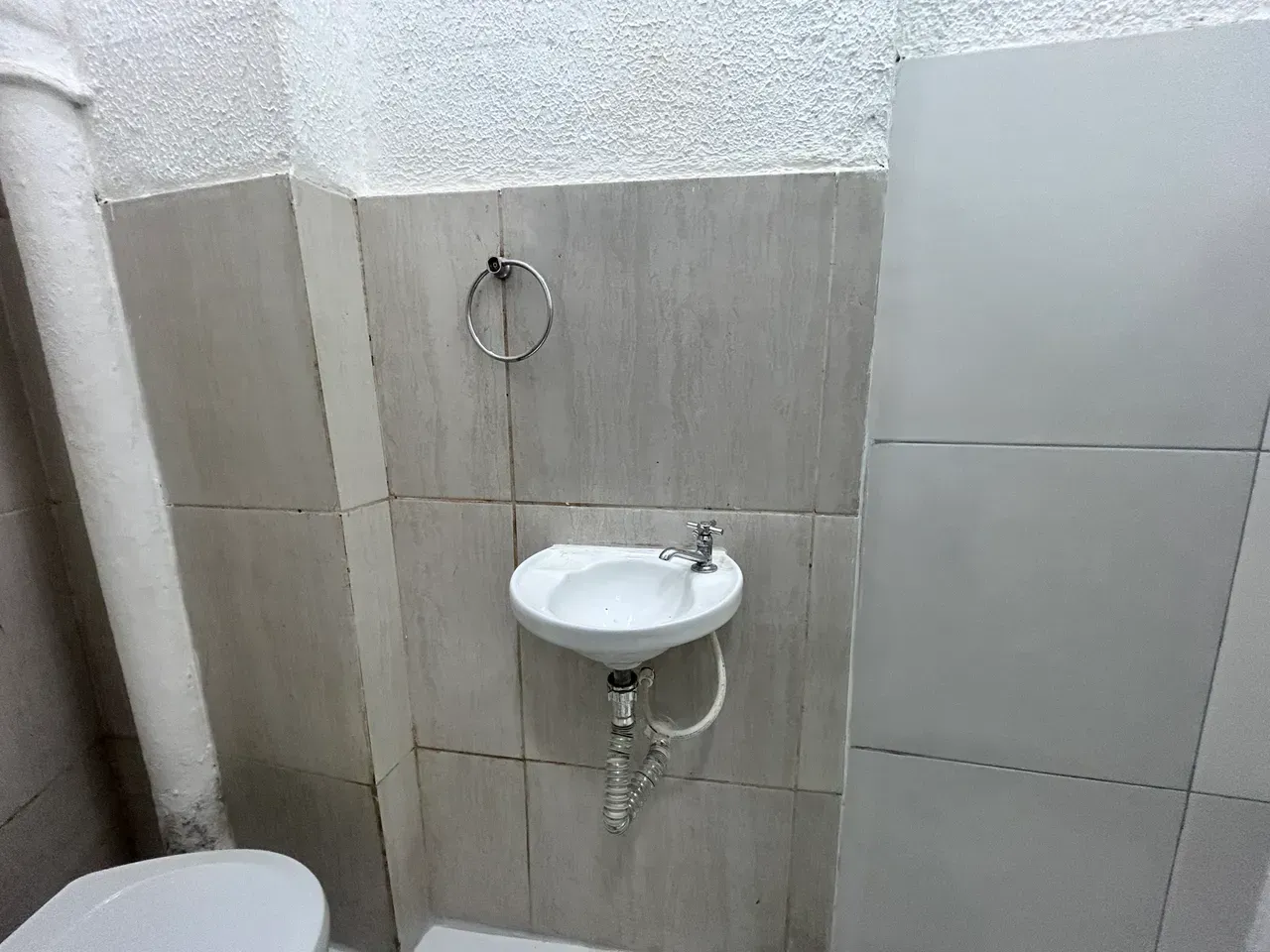 House with 1 bedroom and 1 bathroom plus laundry area — photo 3