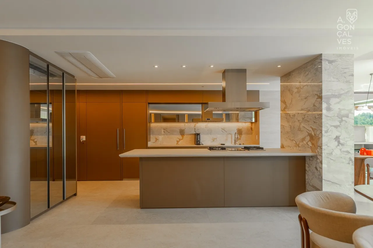 Furnished apartment with 3 bedrooms and 5 bathrooms — photo 19