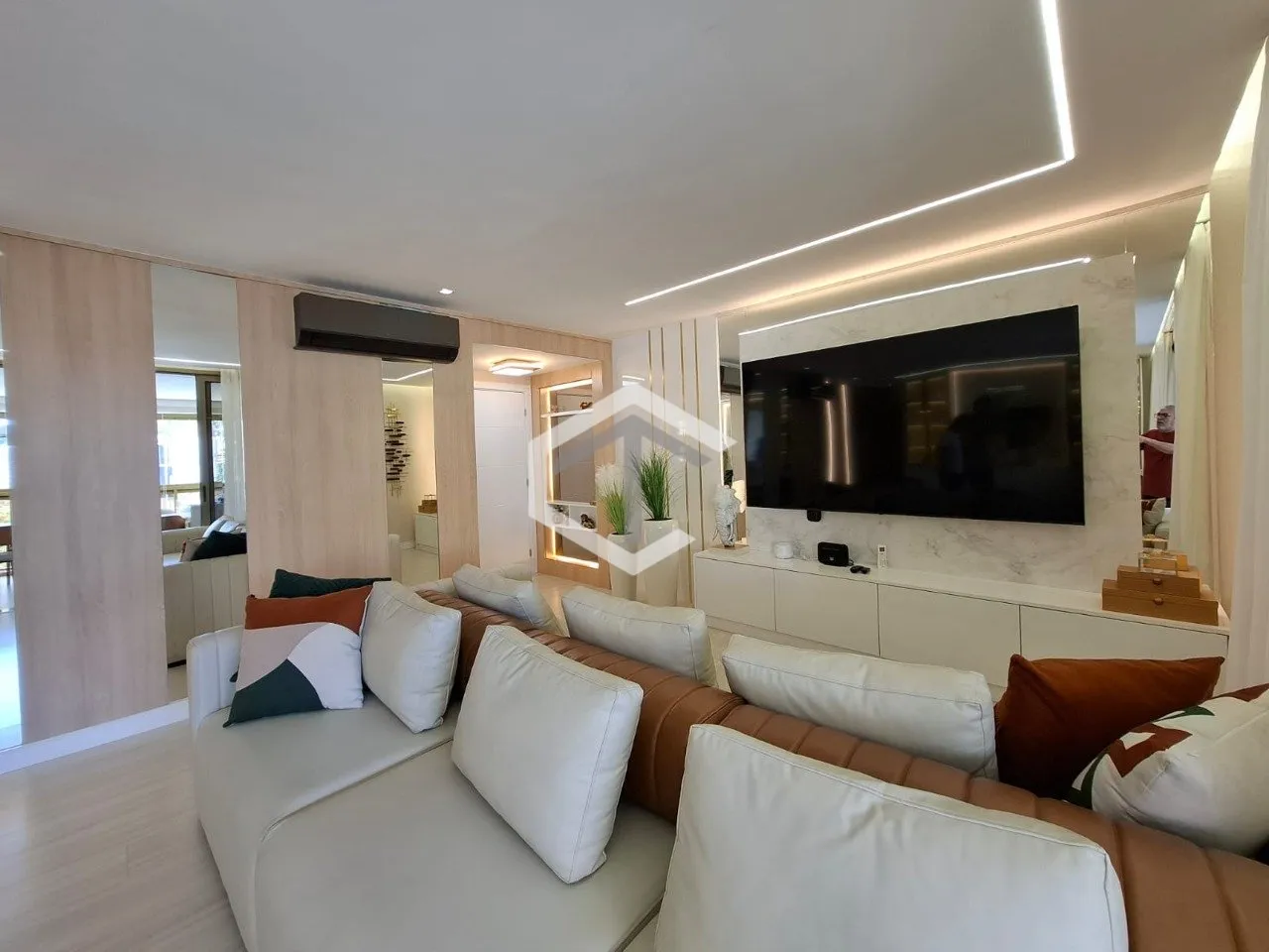 217 m² apartment with a mountain view and a private pool — photo 21