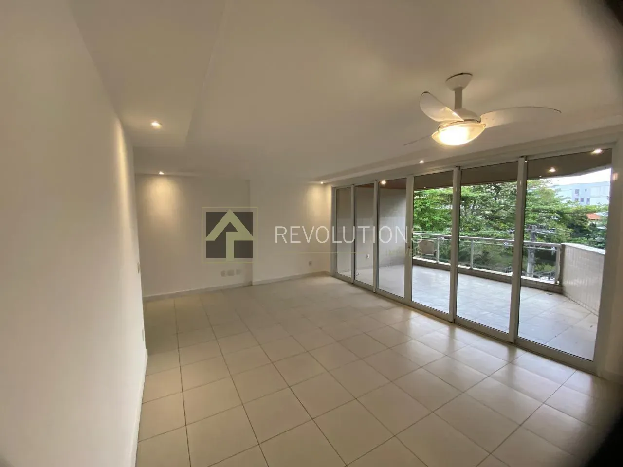 Apartamento de 3 quartos com 5 banheiros e cozinha fechada — photo 12