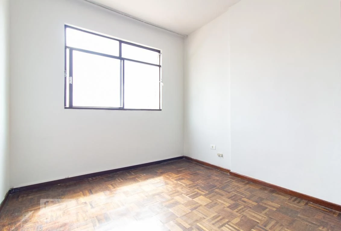 2-bedroom apartment with wood or laminate floors in Curitiba — photo 12