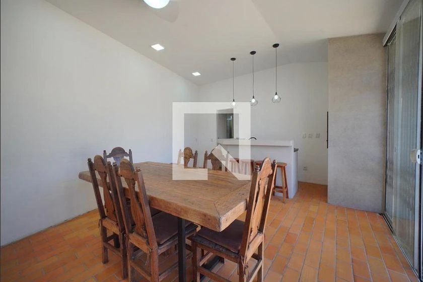Furnished house with 4 bedrooms and 209 m², 3 bathrooms — photo 22